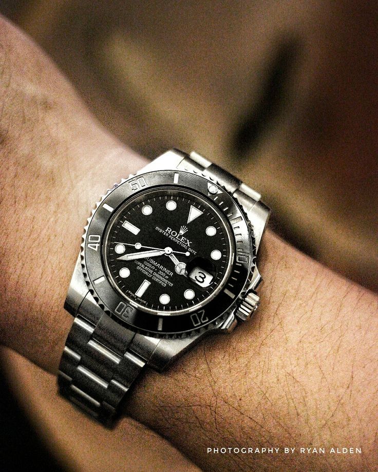 Ispirazione di stile: orologio sportivo indossato al polso